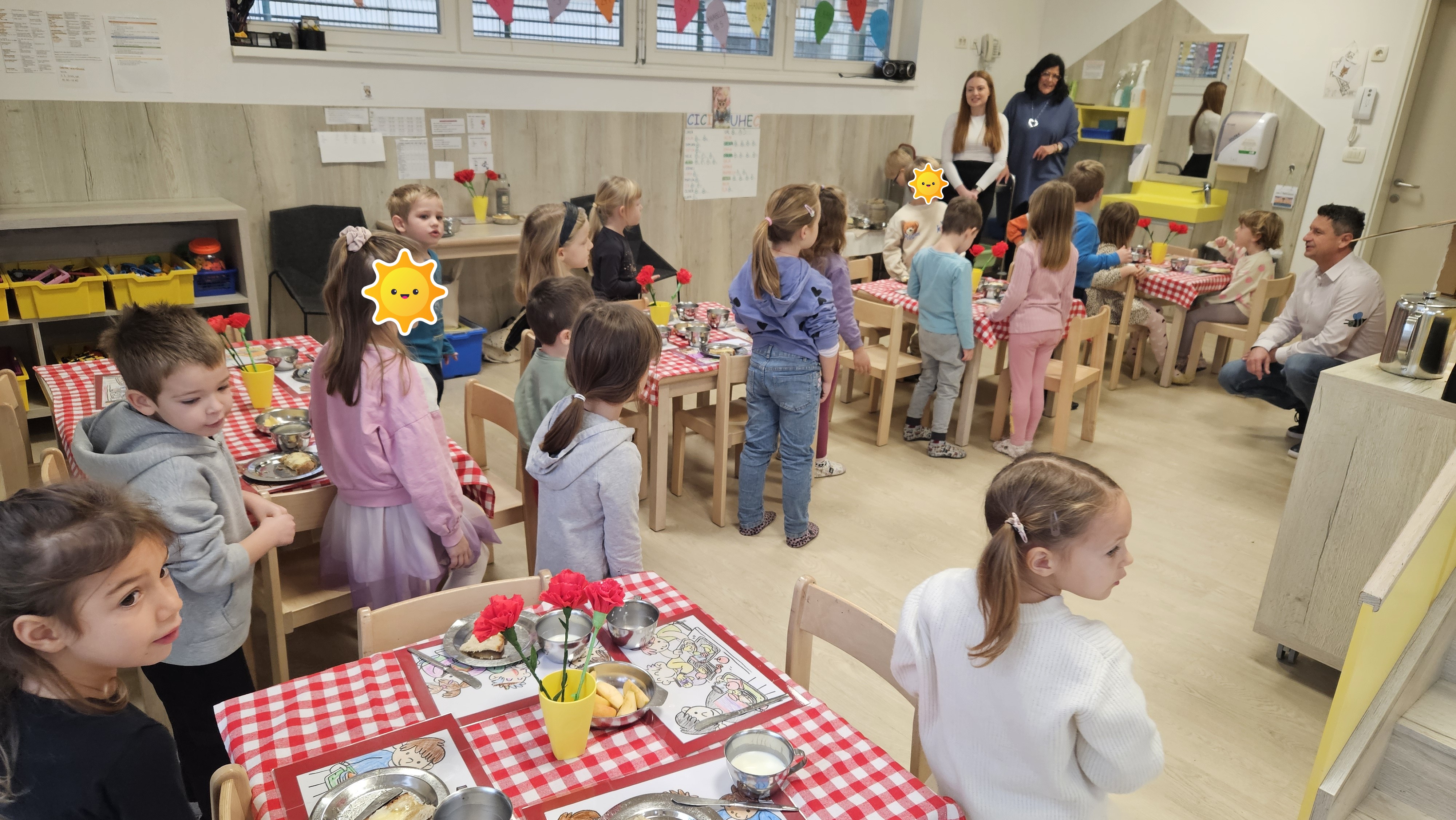 Otroci skupine Sove so zapeli gospodu županu